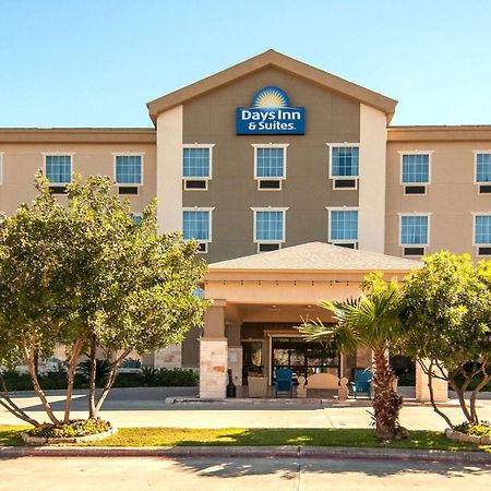 Days Inn & Suites By Wyndham San Antonio Near Frost Bank Center Exteriör bild