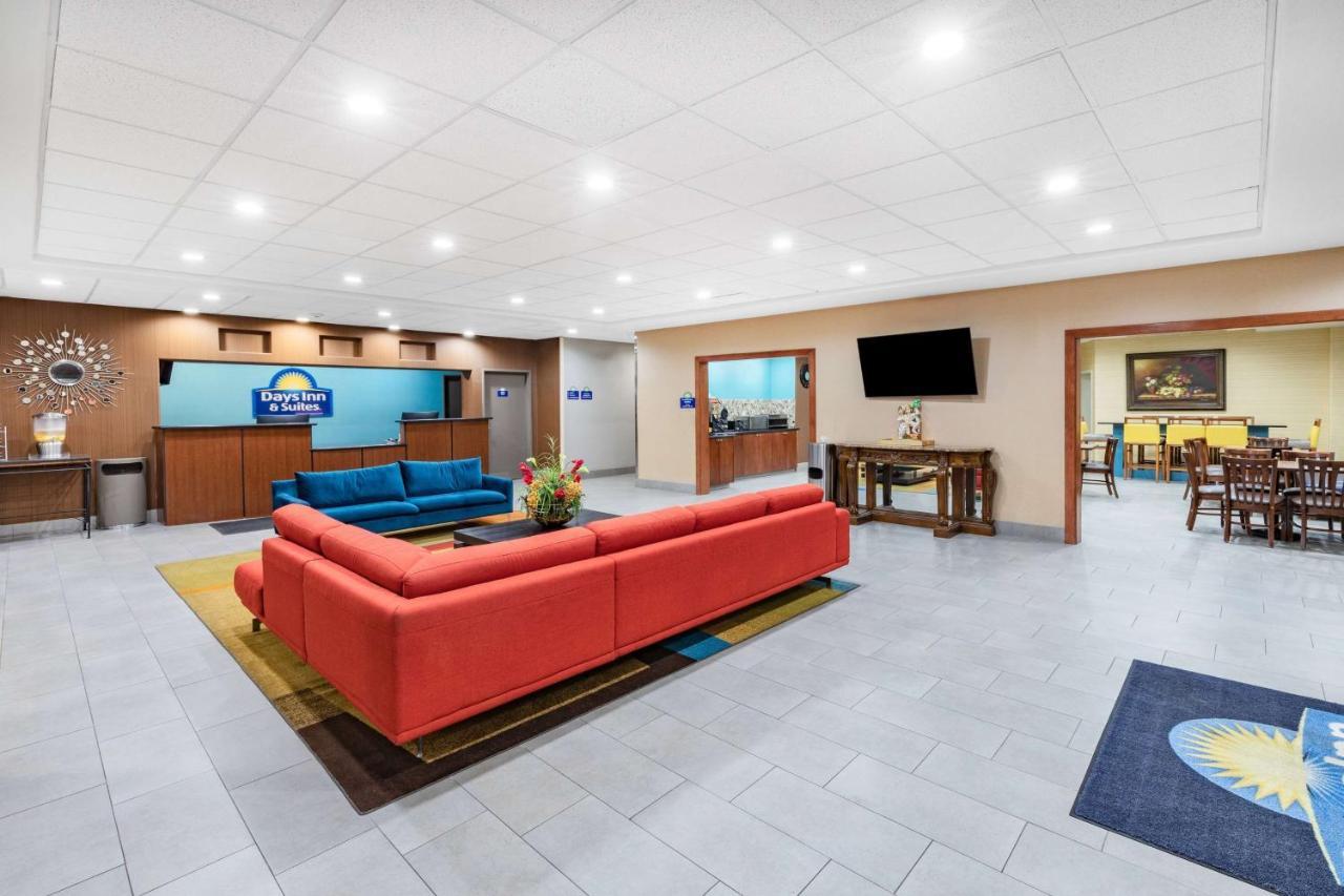 Days Inn & Suites By Wyndham San Antonio Near Frost Bank Center Exteriör bild