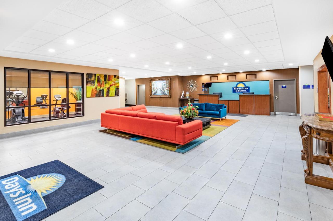 Days Inn & Suites By Wyndham San Antonio Near Frost Bank Center Exteriör bild