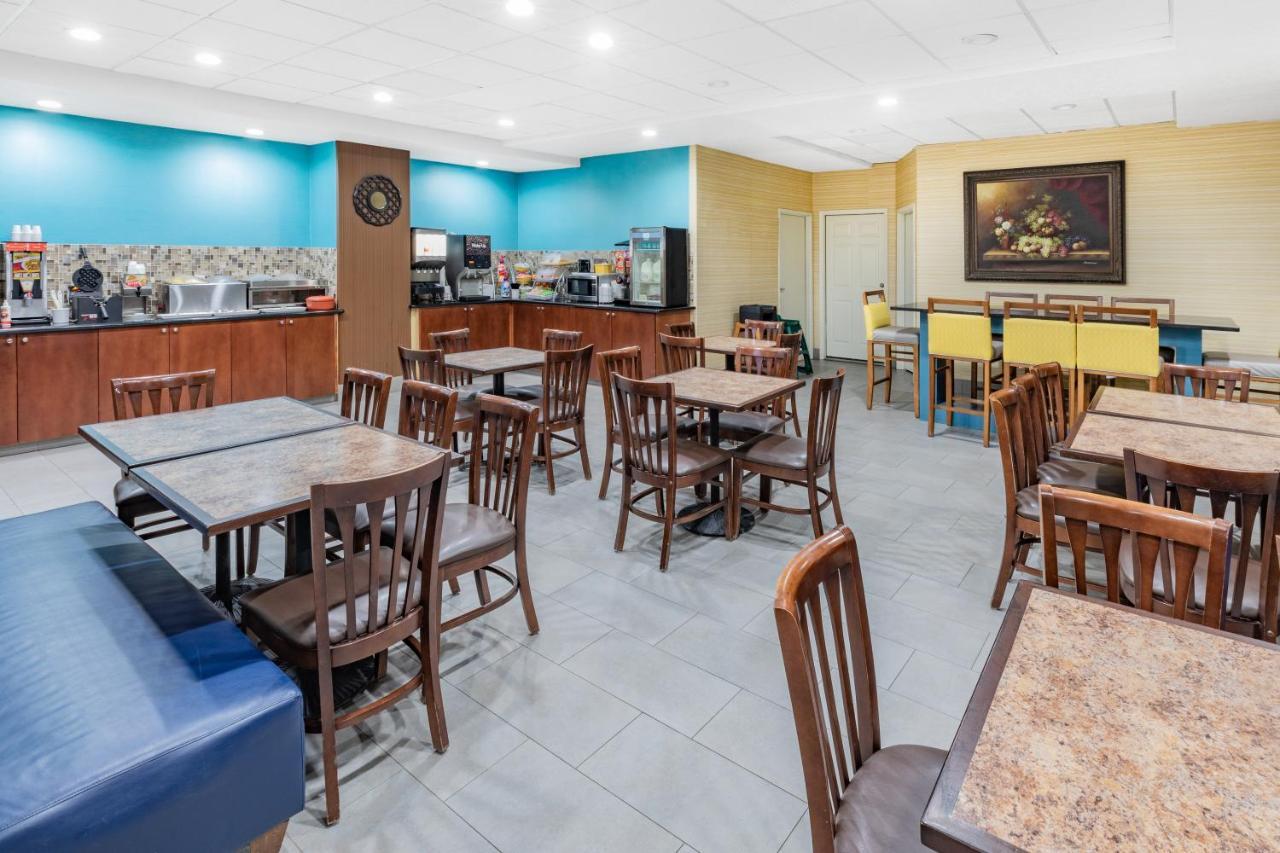 Days Inn & Suites By Wyndham San Antonio Near Frost Bank Center Exteriör bild