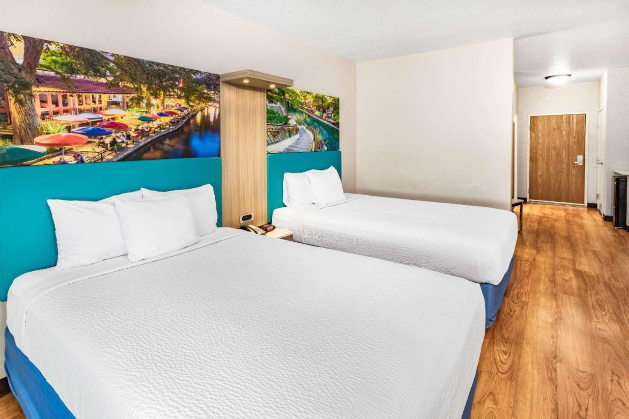 Days Inn & Suites By Wyndham San Antonio Near Frost Bank Center Exteriör bild