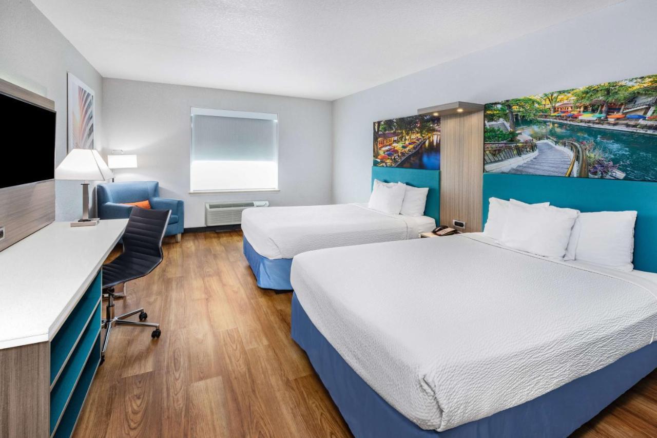Days Inn & Suites By Wyndham San Antonio Near Frost Bank Center Exteriör bild