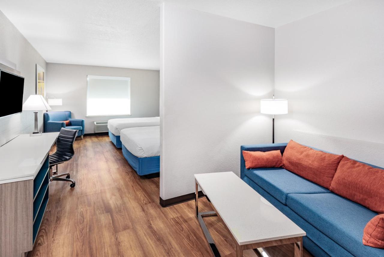 Days Inn & Suites By Wyndham San Antonio Near Frost Bank Center Exteriör bild